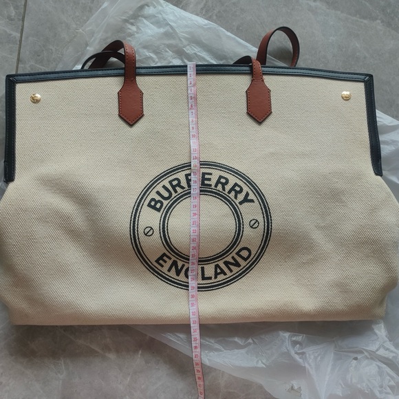 Burberry Beige and Black Tote with Tan Straps - Picture 2 of 11